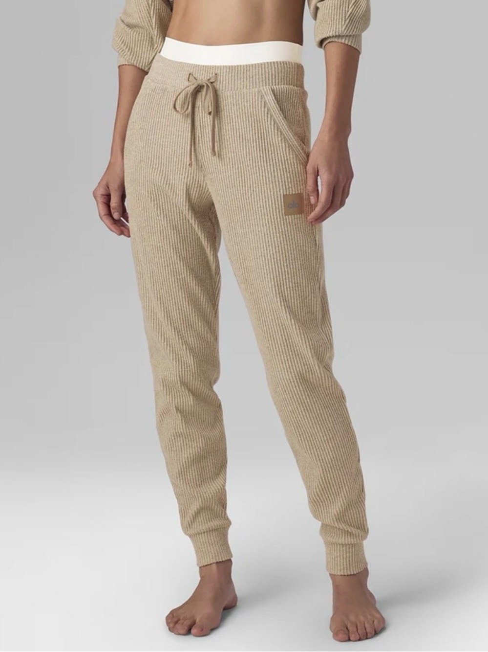 Alo Yoga Muse Ribbed Jogger Sweatpant | Gravel Heather | Medium